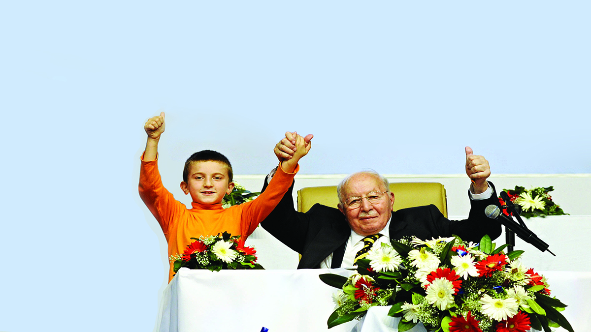 HER MiNiK KALPTE   BiR ERBAKAN   YATAR