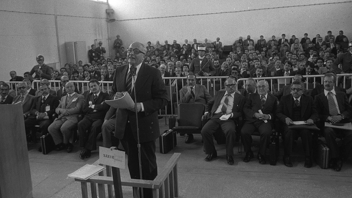 Kirazlıdere Tutukevi Penceresinden Bir Necmettin Erbakan Portresi